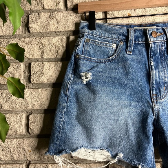 Madewell Relaxed Mid Rise Denim Shorts - Picture 4 of 8